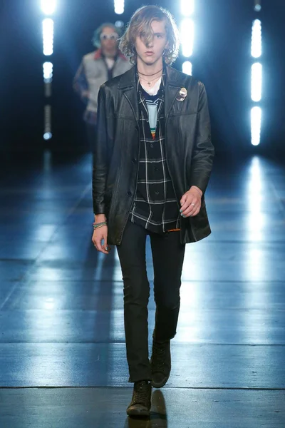 Look 19